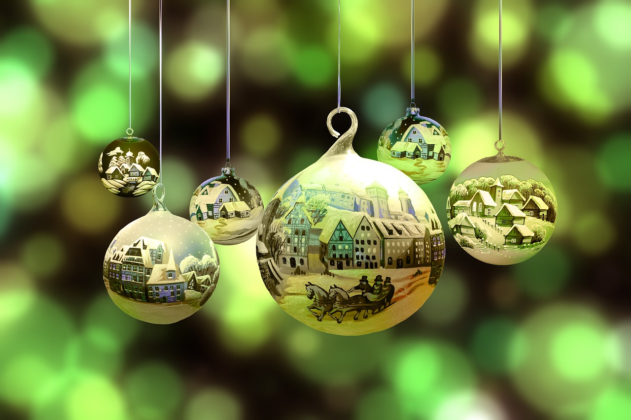 Vianoce vo svete (Zdroj: https://pixabay.com/en/christmas-winter-snow-village-2877139/)